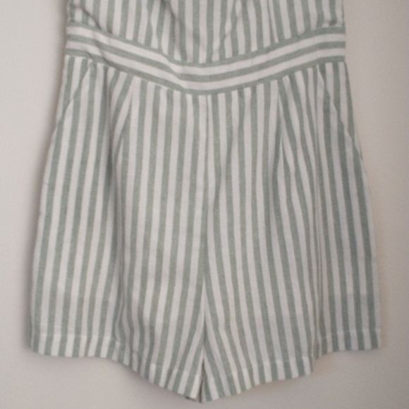 Lulu's green chambray striped ruffle romper S - Picture 4 of 10